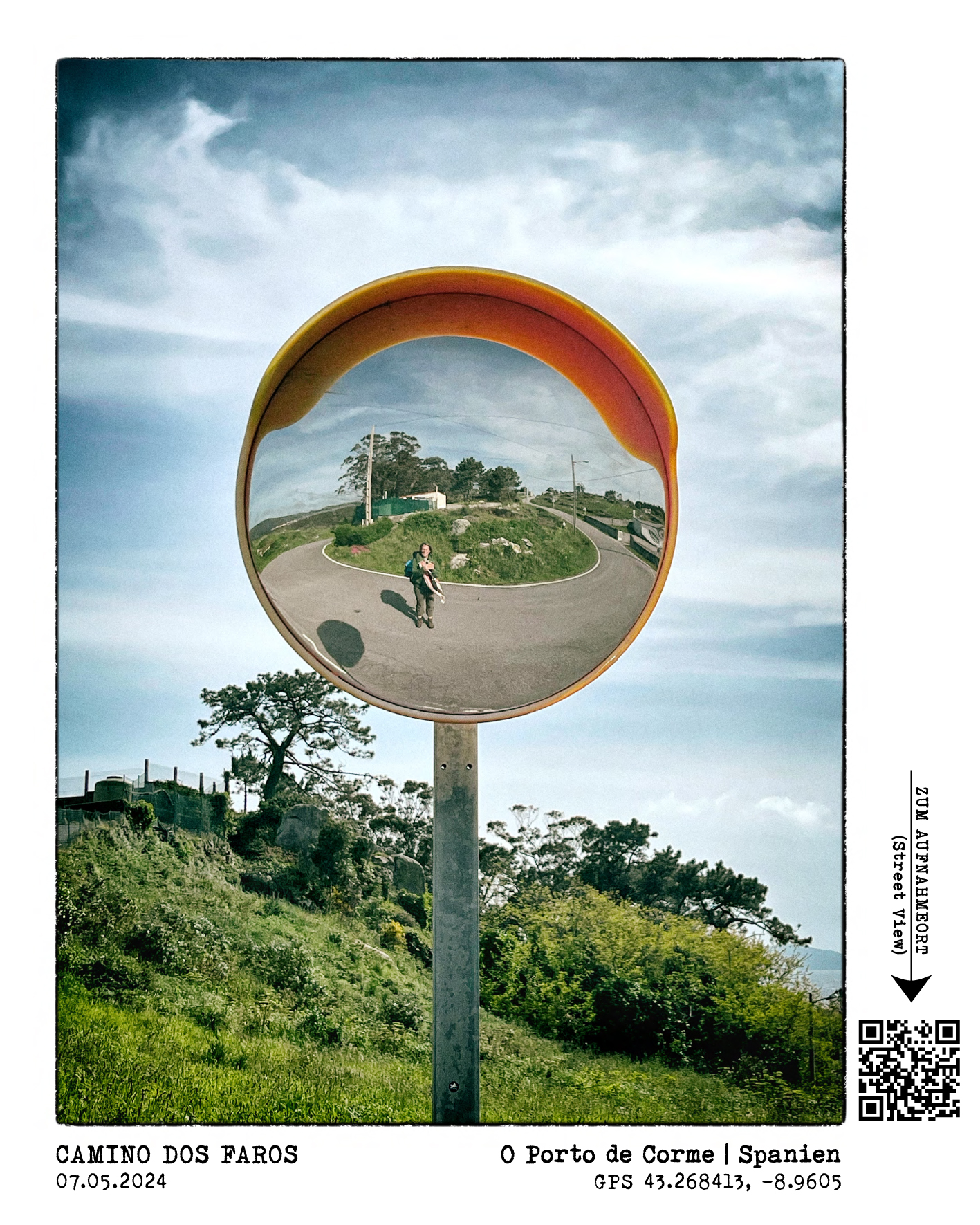 Camino dos Faros — O Porto de Corme, Spanien: Spiegelung in einem Verkehrsspiegel
